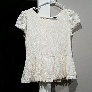 Forever 21 ivory lace peplum top
